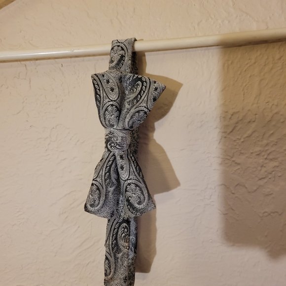Vintage Paisley Pre-tied Bow Tie - Picture 2 of 3